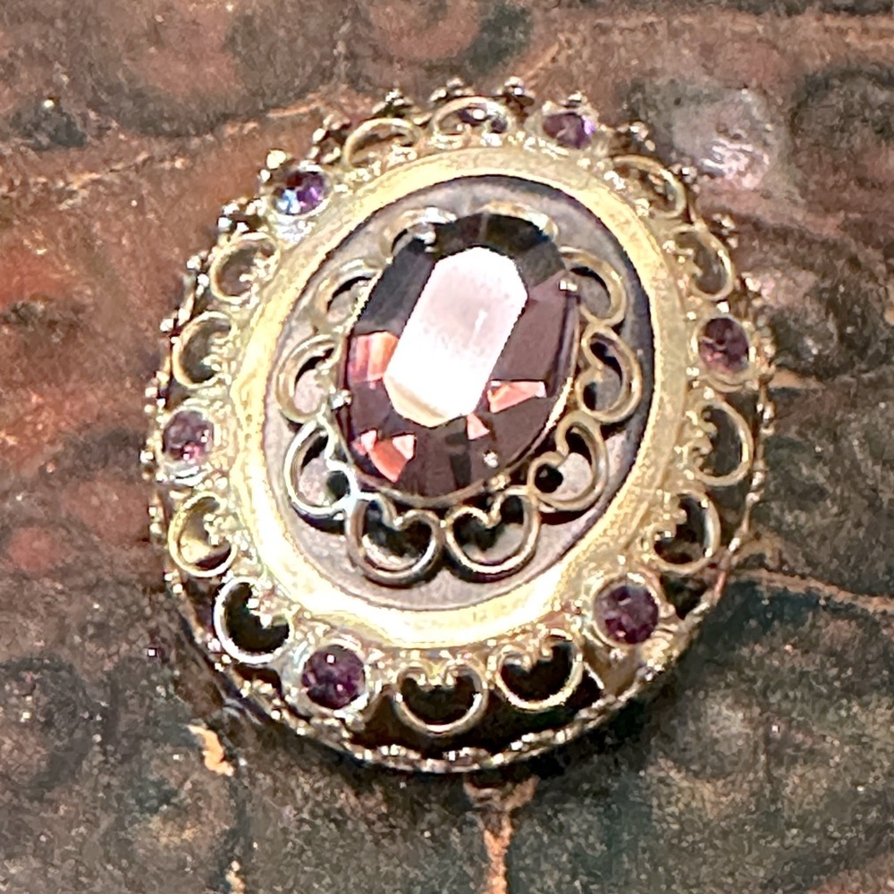 Vintage Coro Brooch Amethyst Purple Heart Filigree MCM Victorian Revival Brooch - Picture 5 of 13